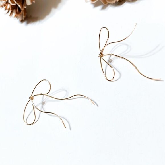 Gold bow twist earrings M70 - Picture 6 of 8
